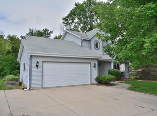 N60W23936 Butternut Ln, Sussex, WI 53089