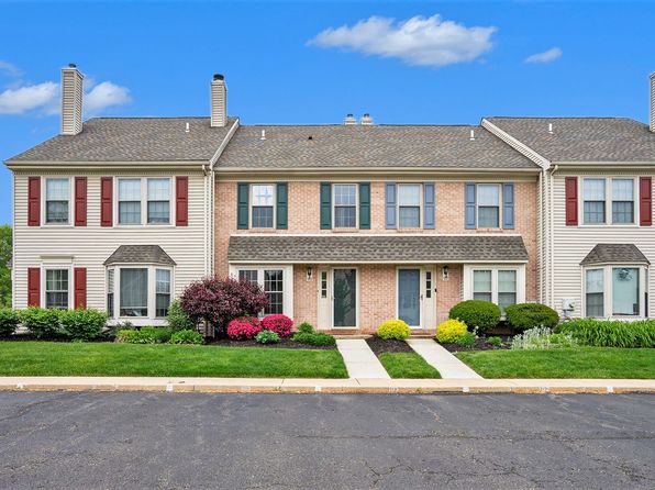 103 Pinetree Ct