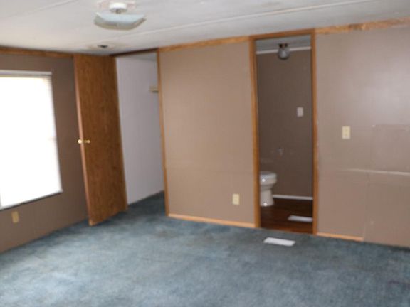 4th image of 2009 Greenway St