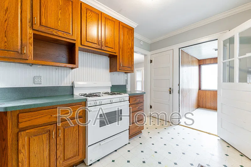 2 bed, 1.0 bath, $1,300 — Photo 4