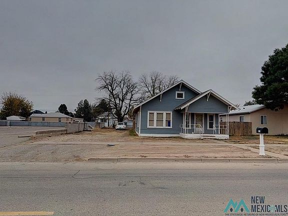 2nd image of 809 W Grand Ave