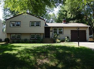 31 Edge Hill Pl, Fairfield, CT 06824