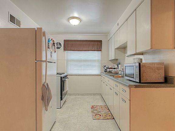 4th image of 3285 Linwood Ave APT 2