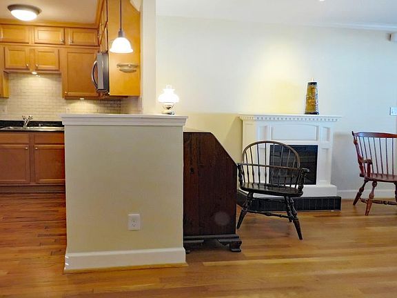 3rd image of 1988 Wellbourne Dr #7