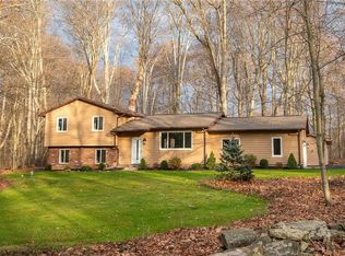 8210 Tulip Ln, Chagrin Falls, OH 44023