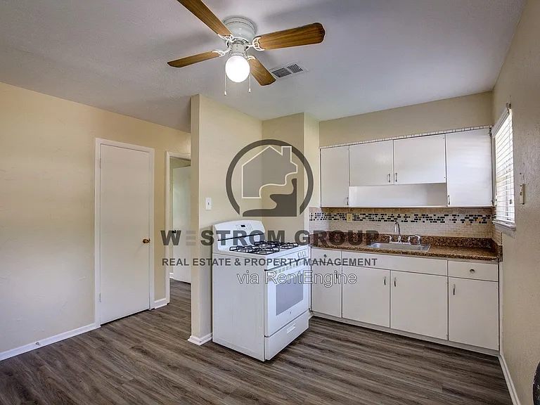820 Collin Dr — Photo 17