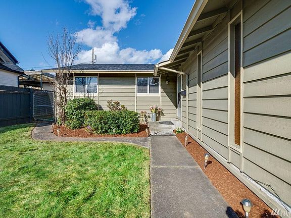 3rd image of 2723 Leonard Dr
