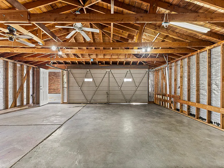 22312 Madison St — Photo 37