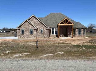 1040 Pawhuska Dr, Burkburnett, TX 76354