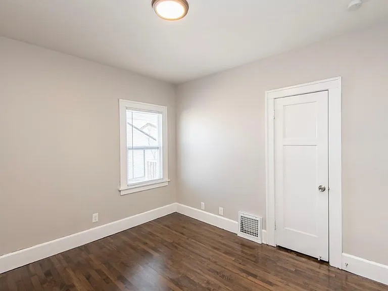 1022 Goold St — Photo 8