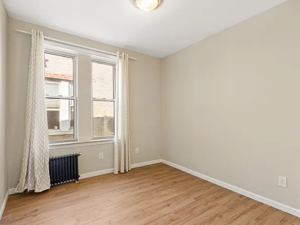 28 Lefferts Avenue image 7 of 9