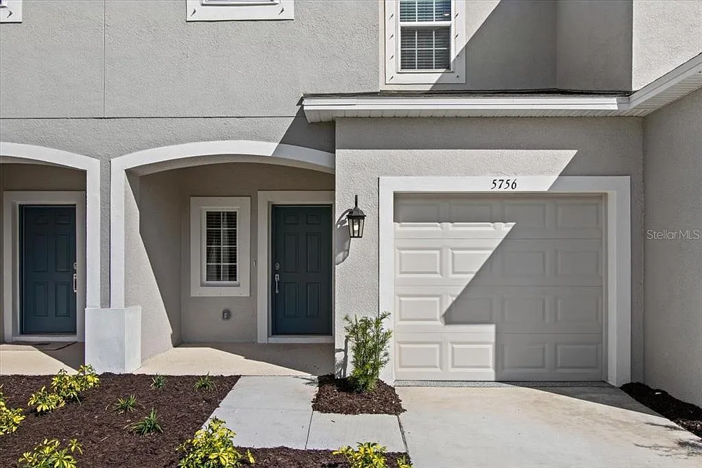 3 bed, 2.5 bath, 1407 sqft, $2,100 — Photo 1