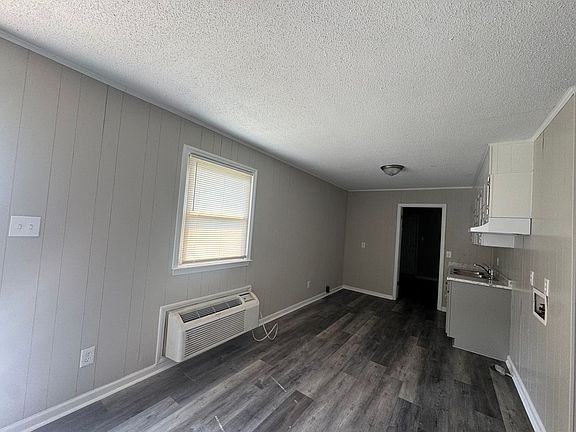 3rd image of 2212 Hart St #A