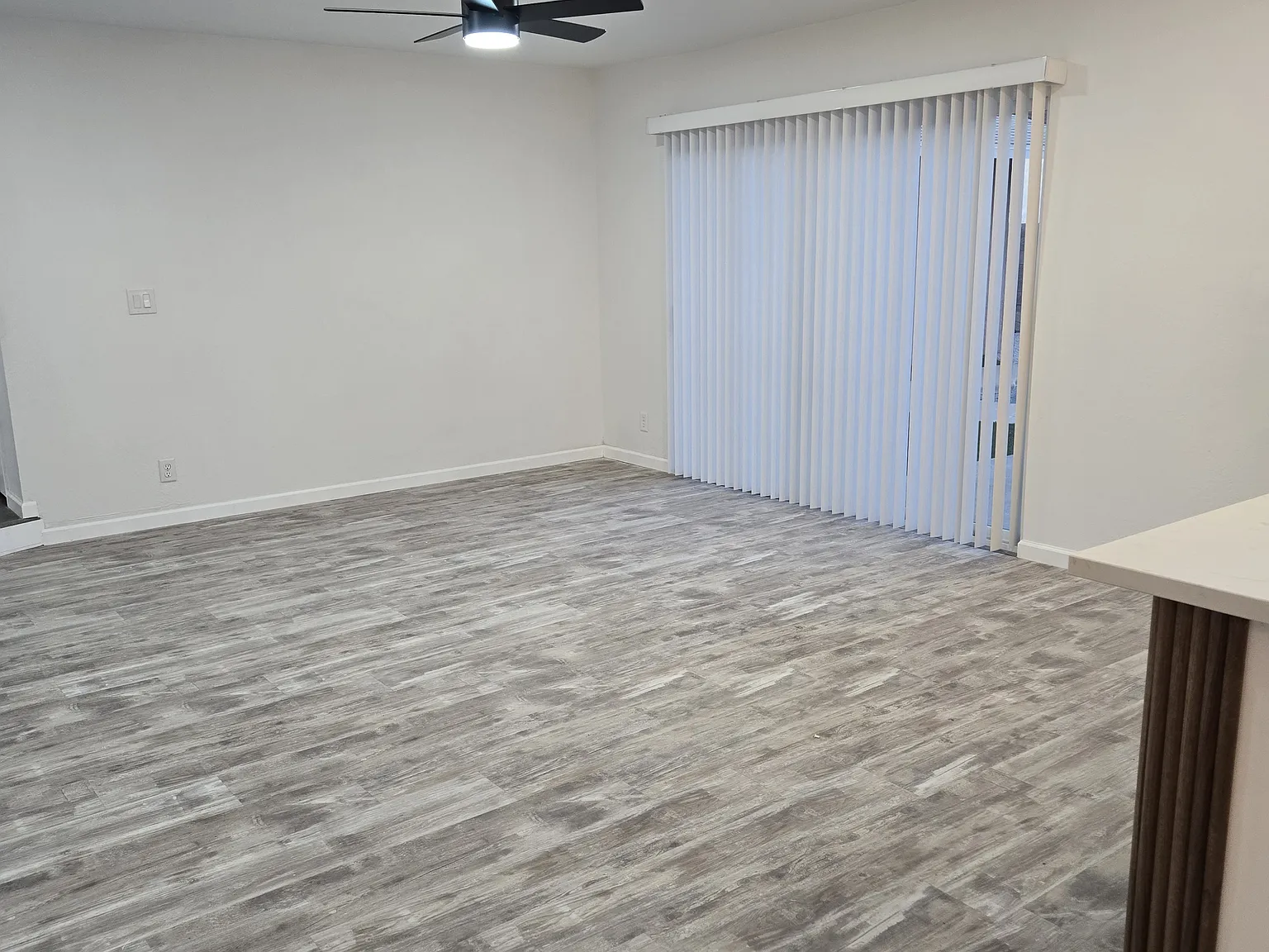 686 Wind River Dr — Photo 2