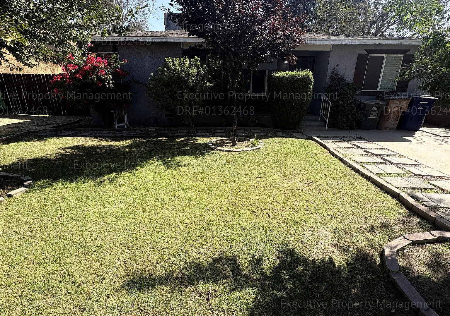 3 bedroom 2 bathroom home with gardening included. — Photo 4