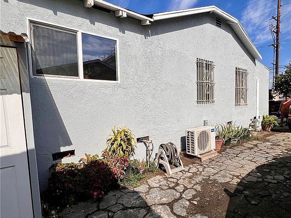 3rd image of 1474 W Compton Blvd