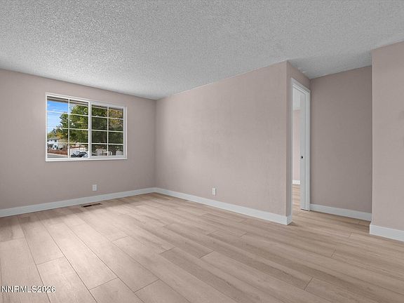 5th image of 3075 Round Mountain Rd
