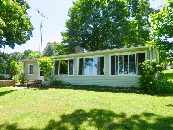 134 Cottage Dr, Horton, MI 49246