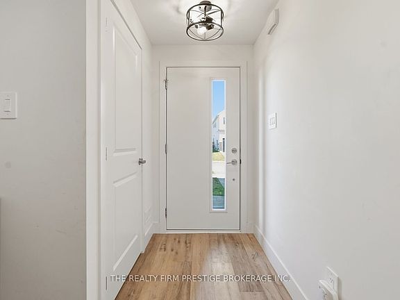 3rd image of 1595 Capri Cres #28