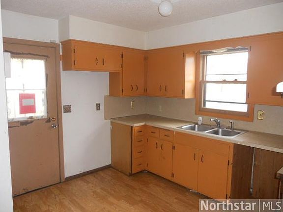 5th image of 715 Newton Ave N