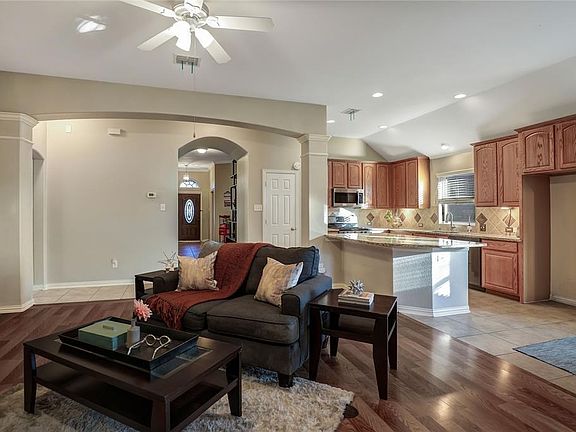 5th image of 908 Snowbird Dr