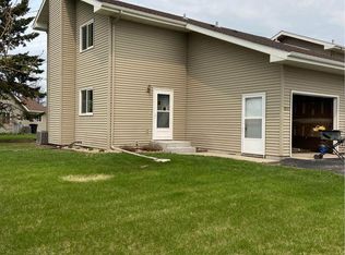 2811 Knight Dr, Grand Forks, ND 58201