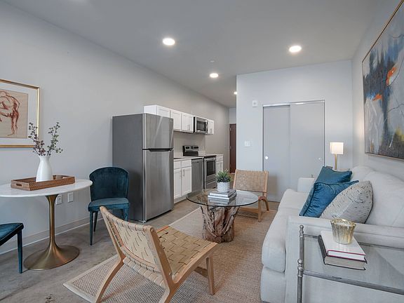 5th image of 2225 3rd Ave N #442
