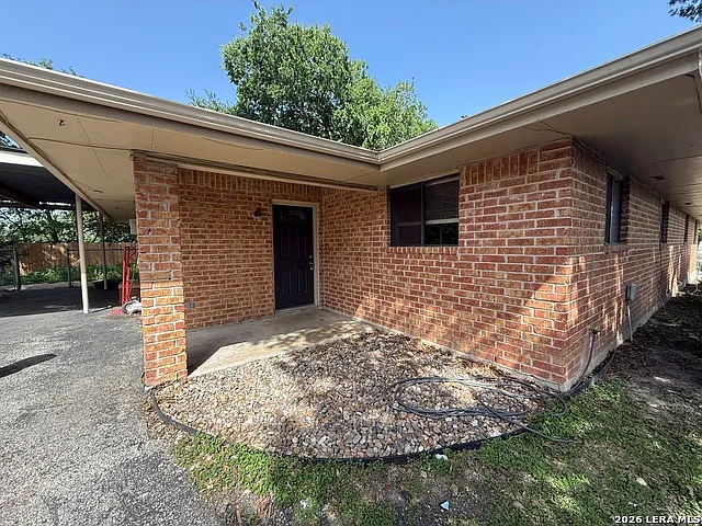 3 bed, 2.0 bath, 2532 sqft, $1,400 — Photo 2