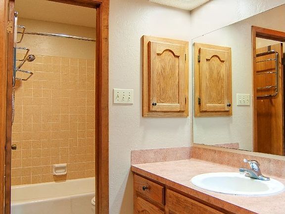 4th image of 2703 Red Hill Dr