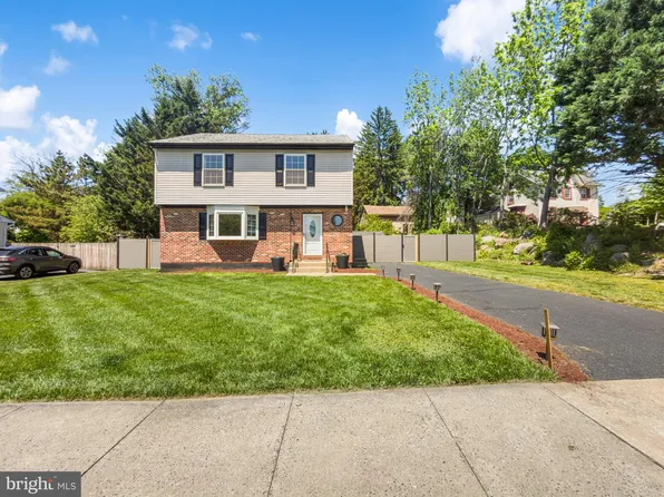 4002 Yorktown Dr, Upper Chichester, PA 19061