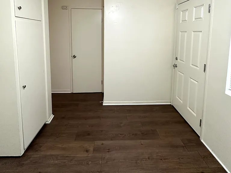 409 N Los Robles Ave #10 — Photo 5