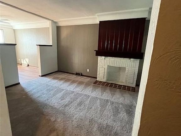 4th image of 532 Russellwood Ave
