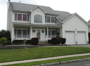 2721 Colonial Dr, New Windsor, NY 12553
