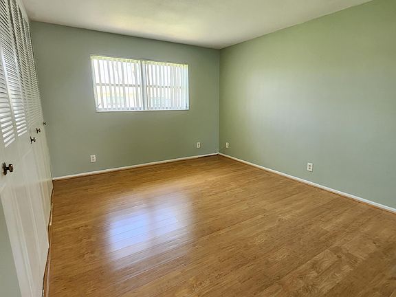 4th image of 5483 Cresthaven Blvd APT D