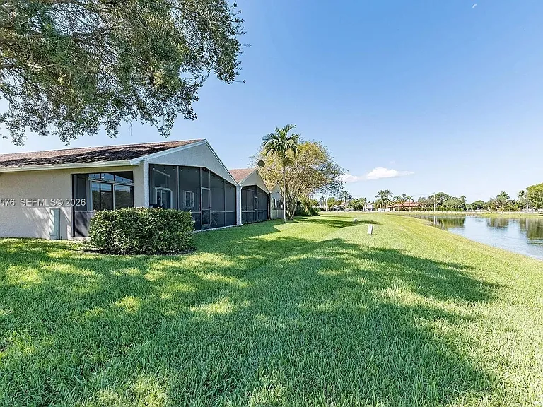 518 Woodgate Cir — Photo 11