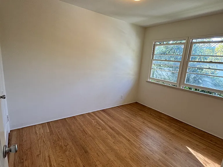 404 E Harvard St #11 — Photo 8