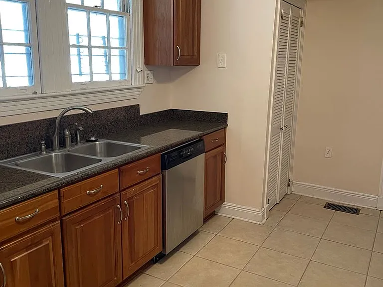 4609-4611 Claiborne Ct #4609 — Photo 11