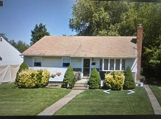 262 9th St, Bethpage, NY 11714