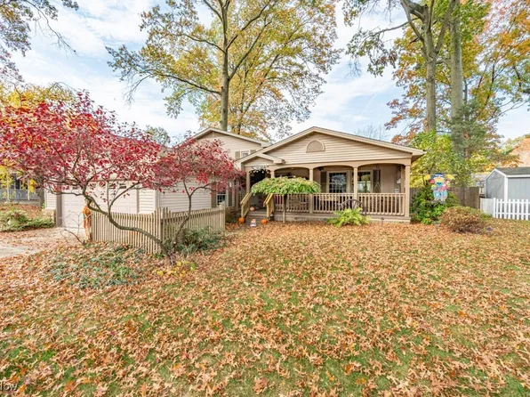 1810 Celeste Cir, Youngstown, OH 44511