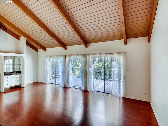 5th image of 13503 NE Regents Dr #19
