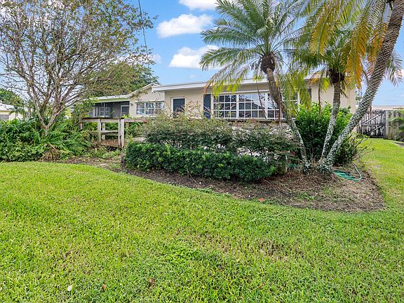 2nd image of 301 SW 12th Avenue