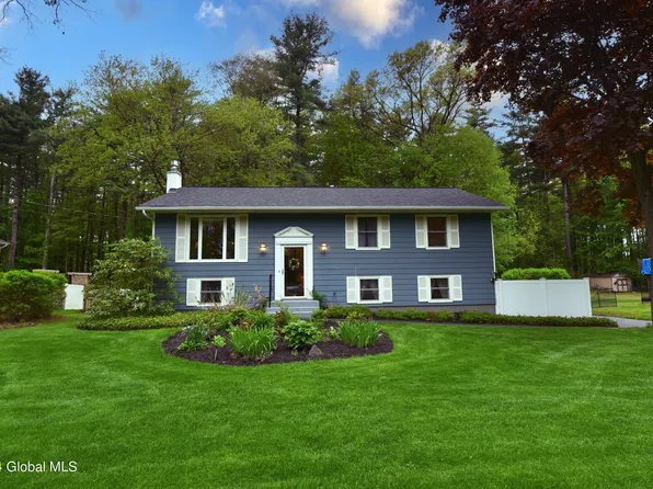 9 Elm Place, Clifton Park, NY 12065