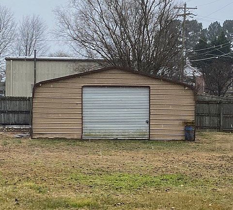 3rd image of 121 Mauldin Ave
