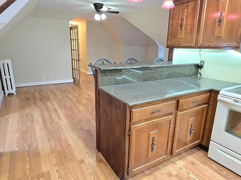 528 W Ferry St — Photo 3