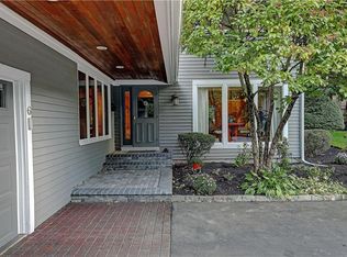 6 Karen Dr, Barrington, RI 02806