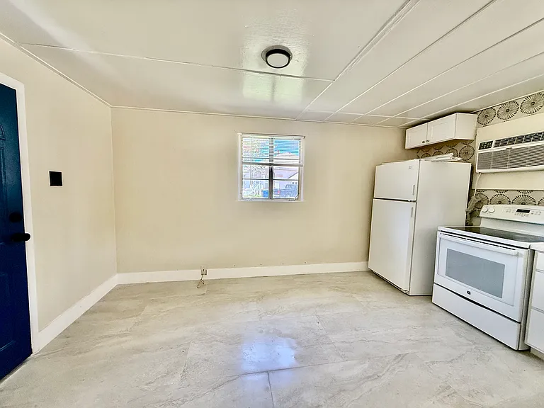804 W Saint Petersburg Dr #804 — Photo 17