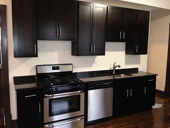 4th image of 2558 W Walton St #3