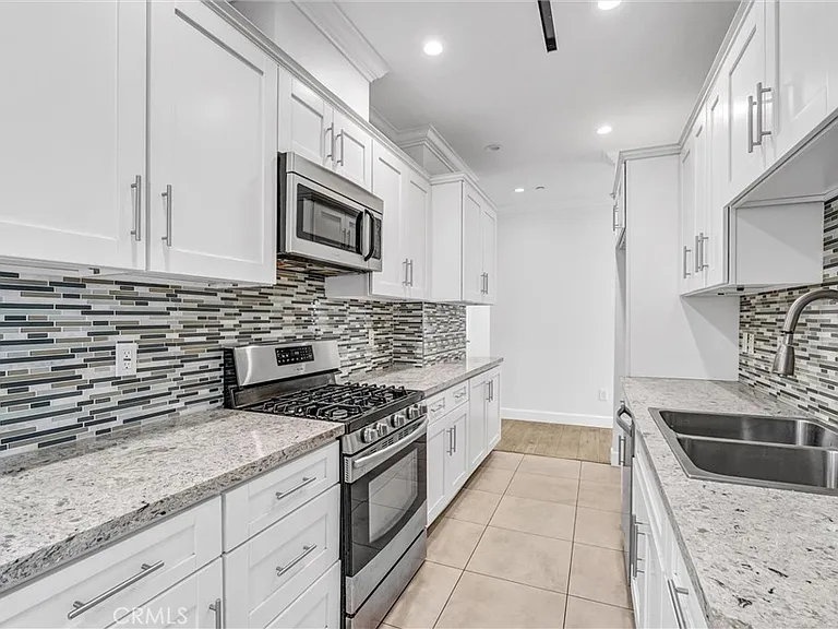 6711 Clybourn Ave — Photo 18