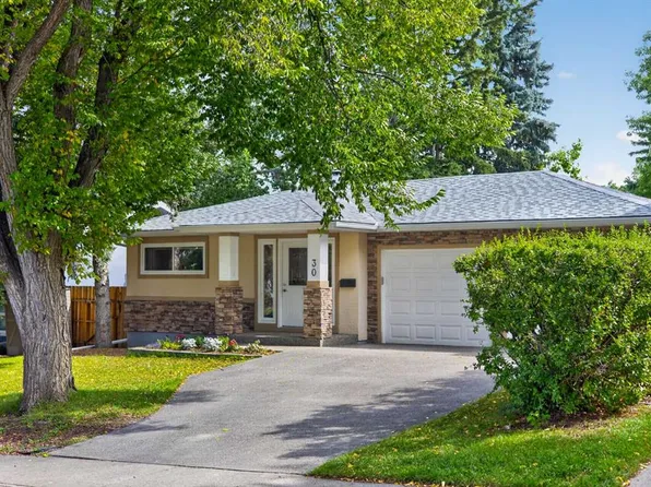 30 W Wimbledon Dr SW, Calgary, AB T3C 3J4