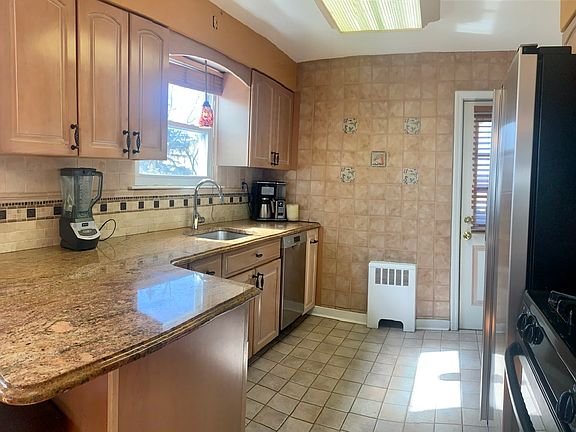 4th image of 1650 Francis Lewis Blvd